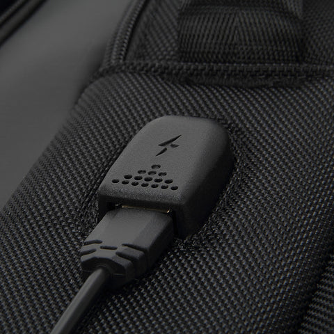 Mochila Getttech Gmb-22004 15.6"Bold Resistente Al Agua, Cable Usb, N
